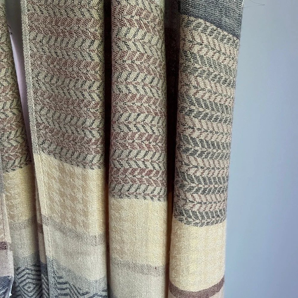 New Houndstooth Scarf Shawl Geometric Blue Cream Burgundy Fringe Quiet Luxury